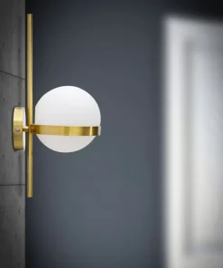 Applique murale en métal doré avec sphère en verre blanc décor cercle doré