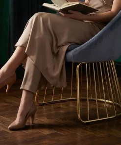 Chaise design avec dossier arrondi effet drapé Pralion Pied Or et Velours Gris