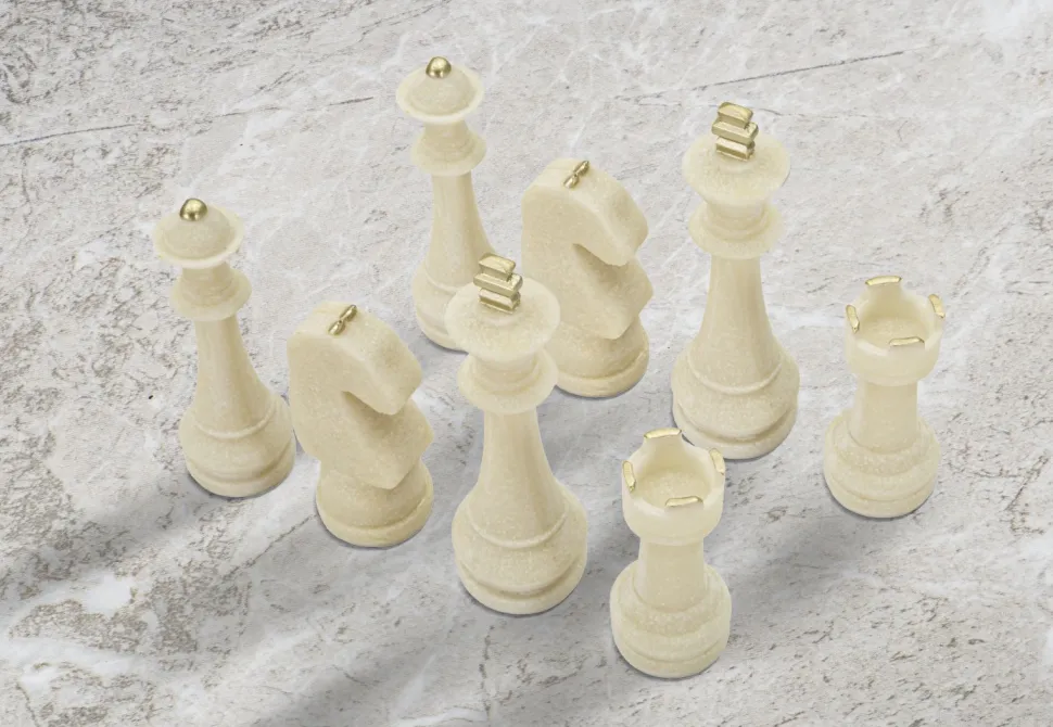 Ensemble d'échecs en polyrésine tons clairs et détails dorés