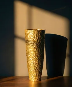 Ensemble de vases ronds en métal doré décorations en relief