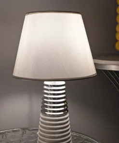 Lampe de table Candela céramique blanche abat-jour tissu argenté
