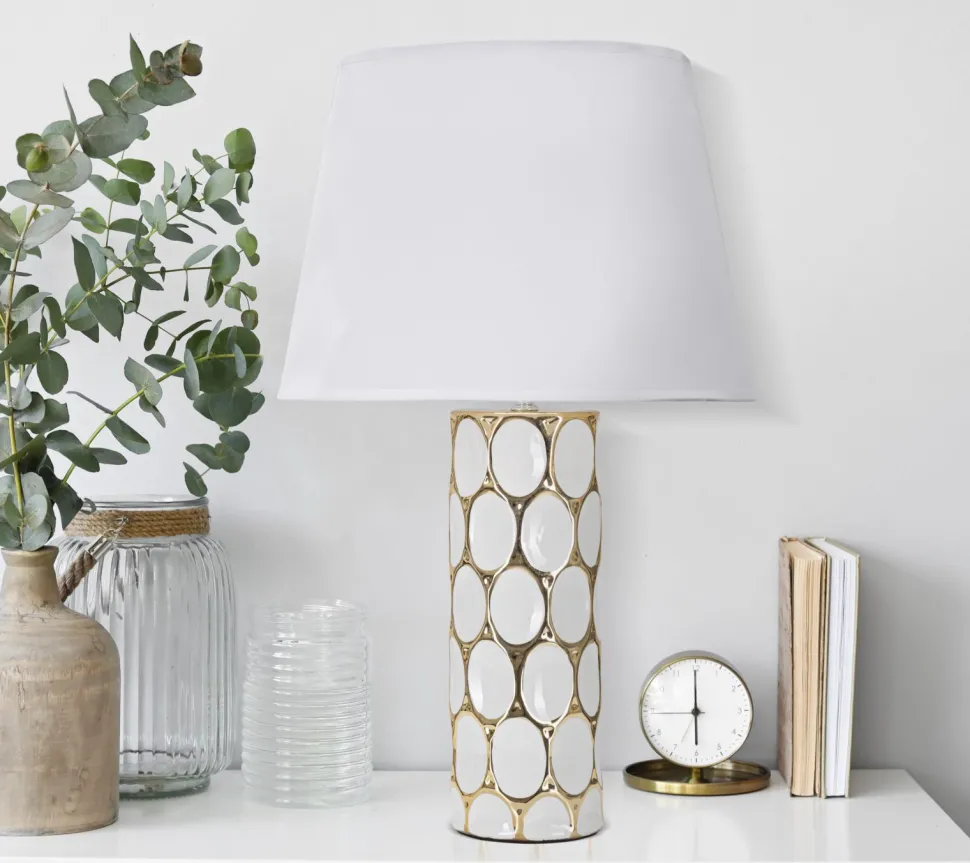 Lampe de table céramique blanche décorations dorées abat-jour tissu blanc