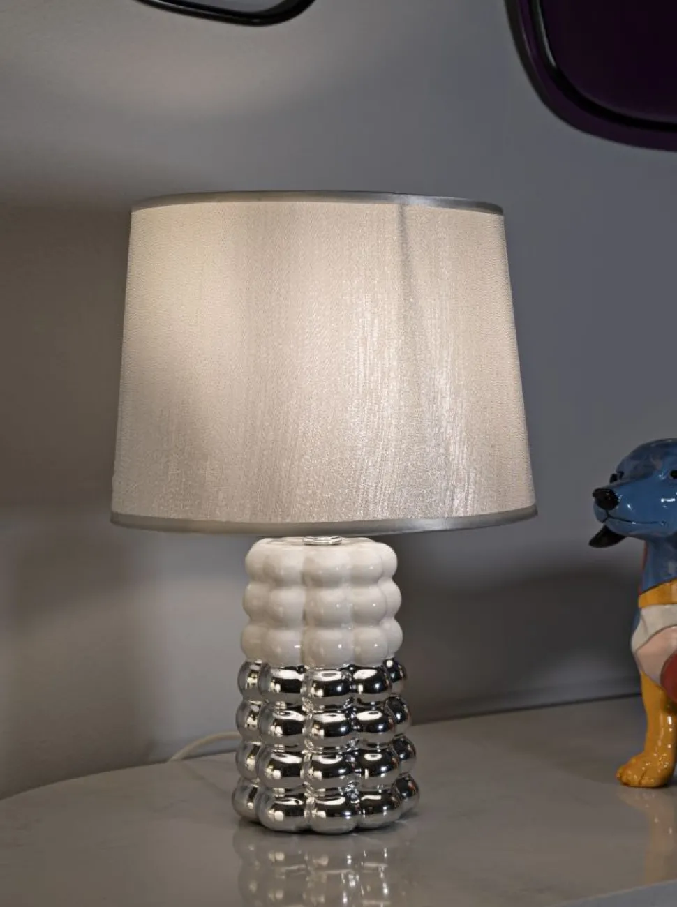Lampe de table Céramique Blanche et Argentée Abat-jour Tissu Argenté