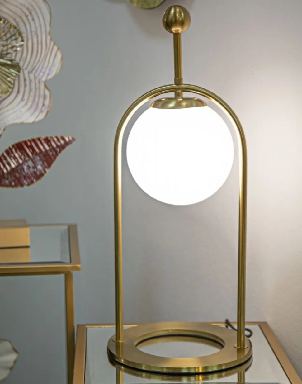 Lampe de table Glamy Métal Doré Abat-jour Verre Blanc