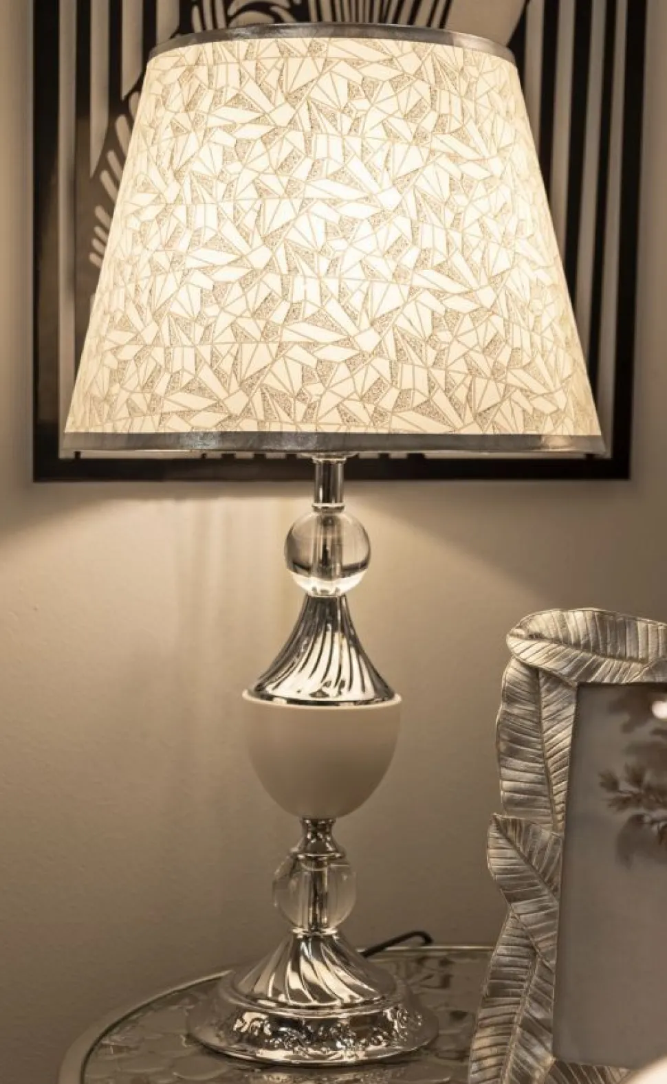 Lampe de table Kody finition brillante abat-jour brodé
