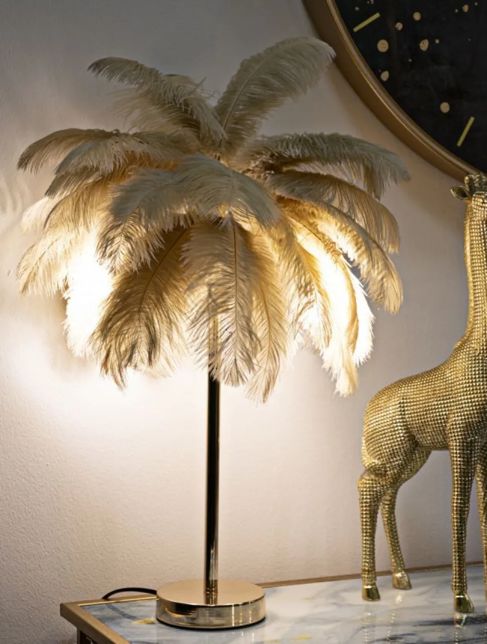 Lampe de table métal doré abat-jour plumes blanches