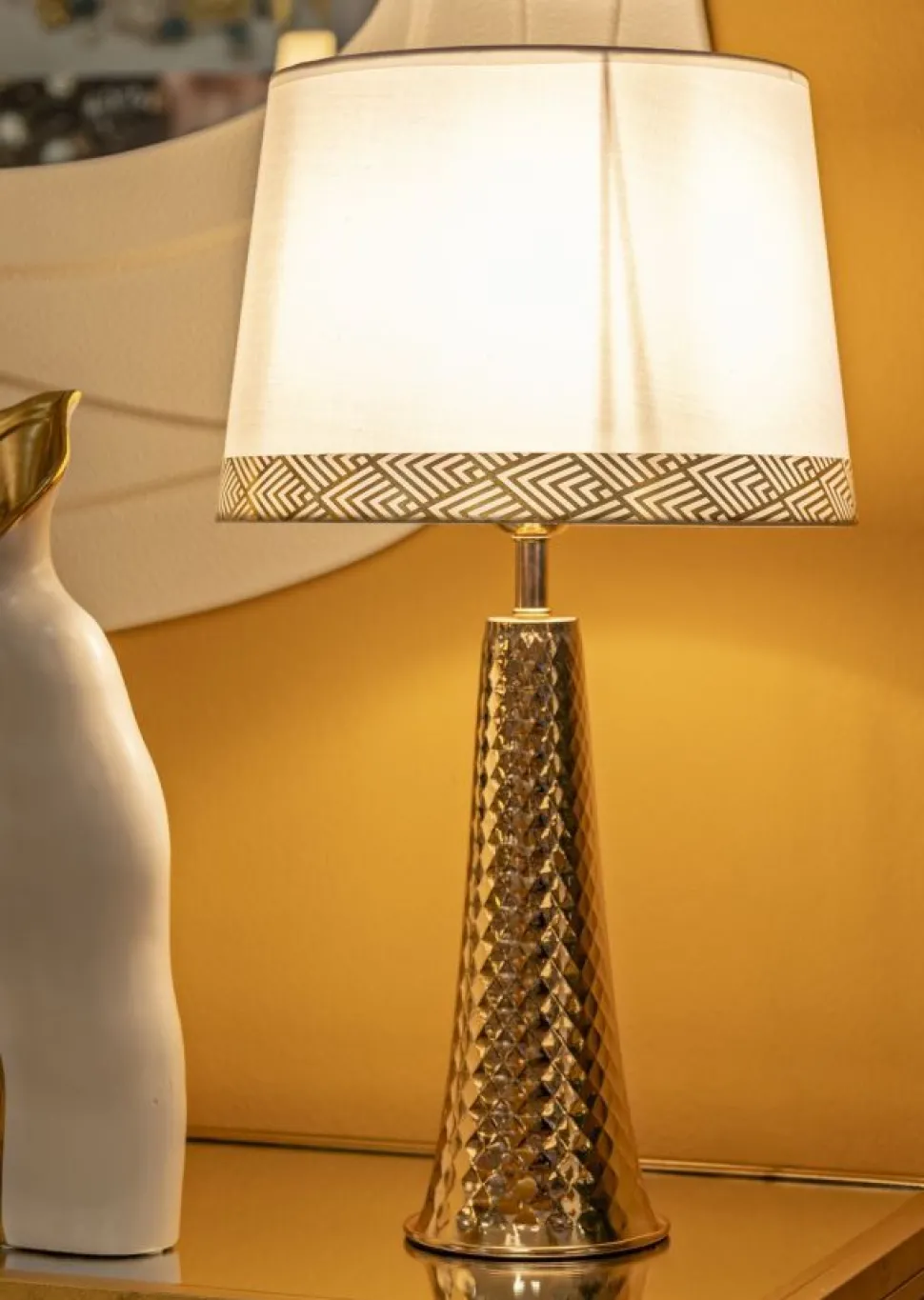 Lampe de table Tower dorée abat-jour blanc