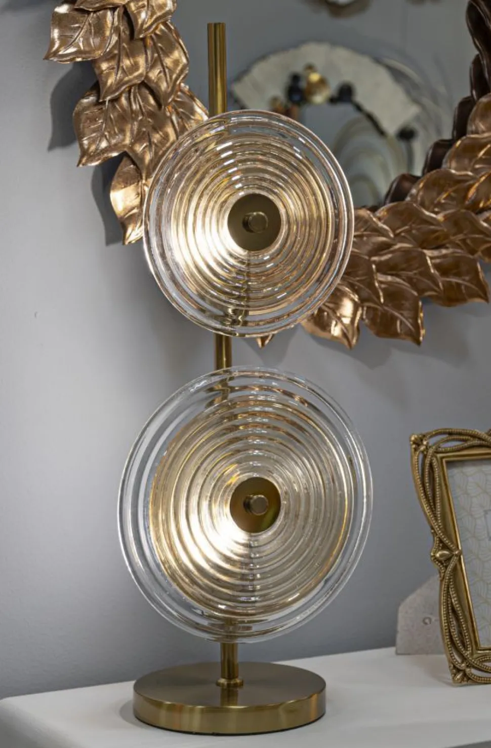 Lampe de table Venice métal doré abat-jour en verre décorations en relief
