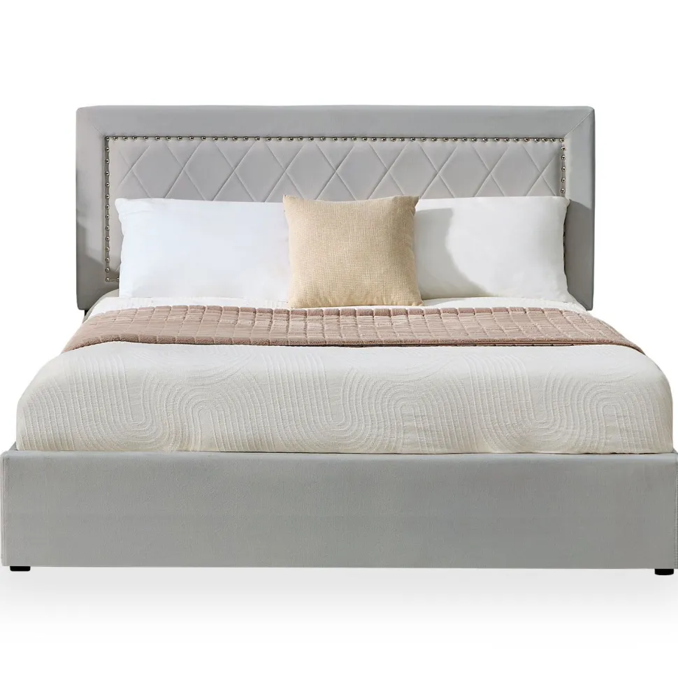 Lit coffre Sandiego avec sommier relevable 140x200cm et tête de lit cloutée Velours Gris clair
