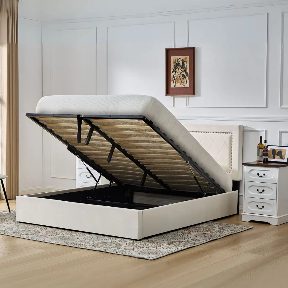 Lit coffre Sandiego avec sommier relevable 160x200cm et tête de lit cloutée Velours Beige clair