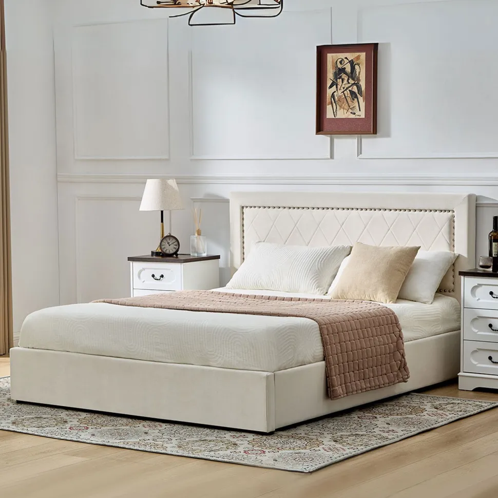 Lit coffre Sandiego avec sommier relevable 160x200cm et tête de lit cloutée Velours Beige clair