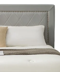Lit coffre Sandiego avec sommier relevable 180x200cm et tête de lit cloutée Velours Gris clair