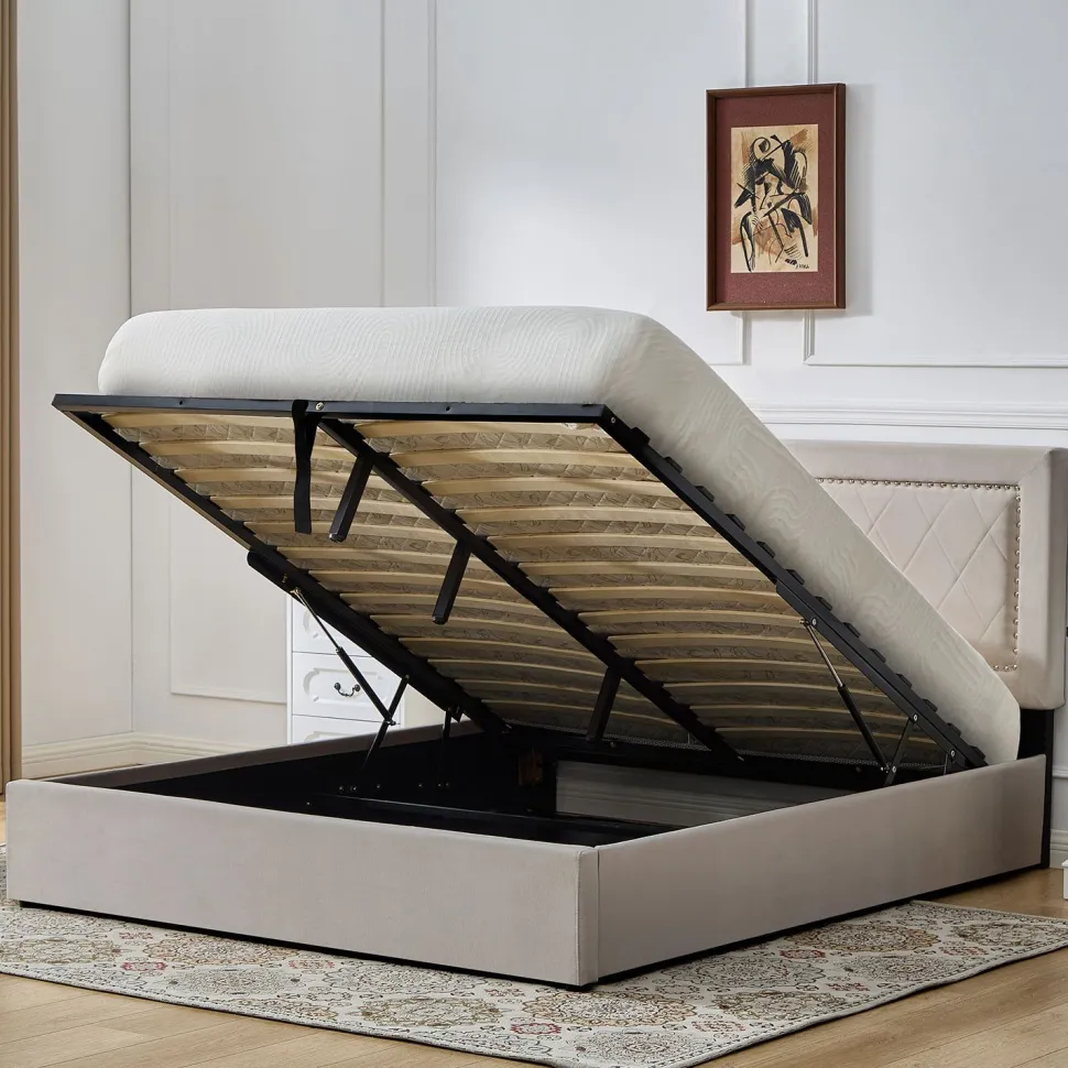 Lit coffre Sandiego avec sommier relevable 140x200cm et tête de lit cloutée Velours Taupe