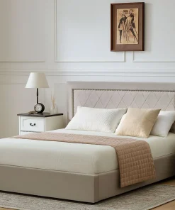 Lit coffre Sandiego avec sommier relevable 140x200cm et tête de lit cloutée Velours Taupe