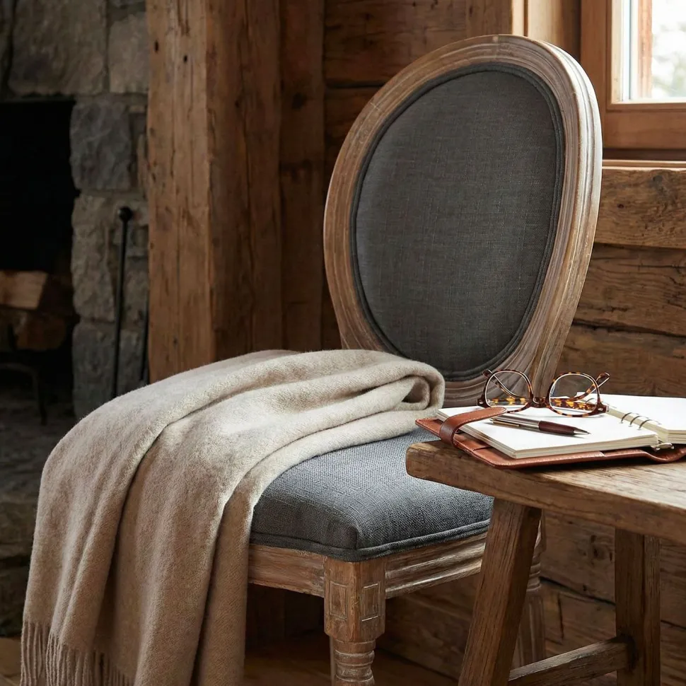 Lot de 2 chaises médaillon style Louis XVI Bois massif patiné et Tissu Gris