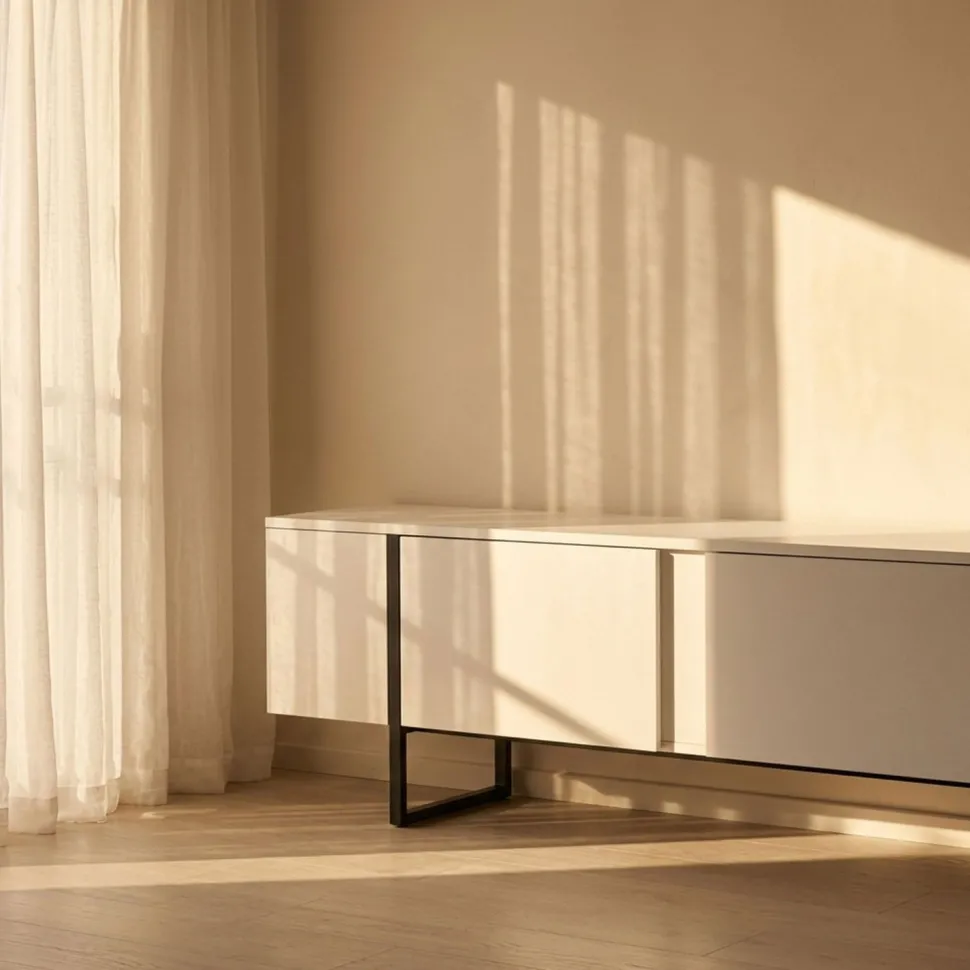 Meuble TV moderne avec 2 portes Valmain L180cm Blanc et Métal Noir