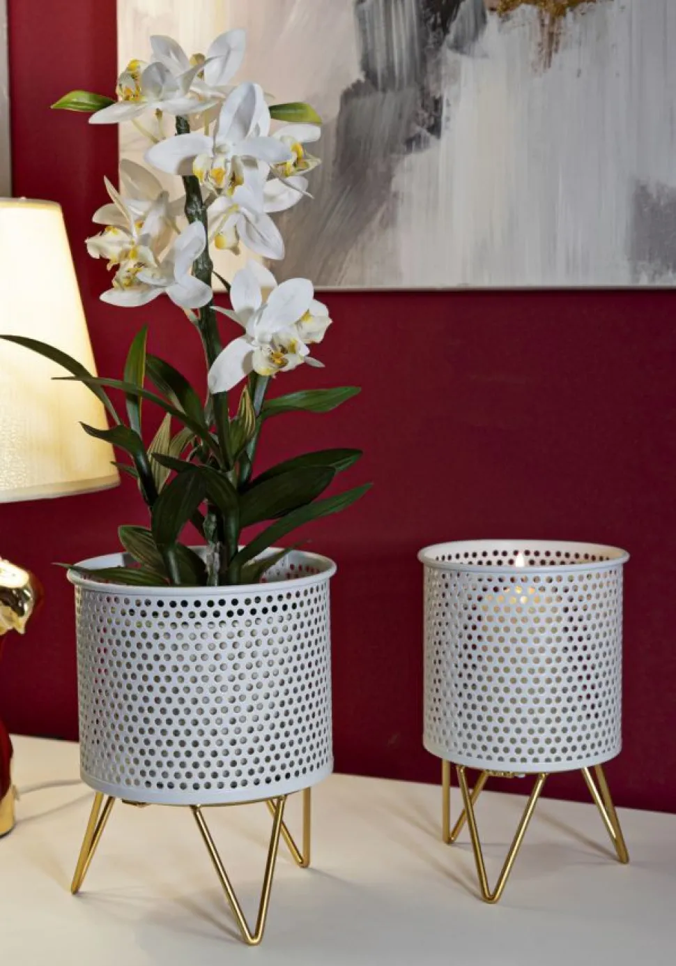 Porte-vases en métal blanc avec support en métal doré