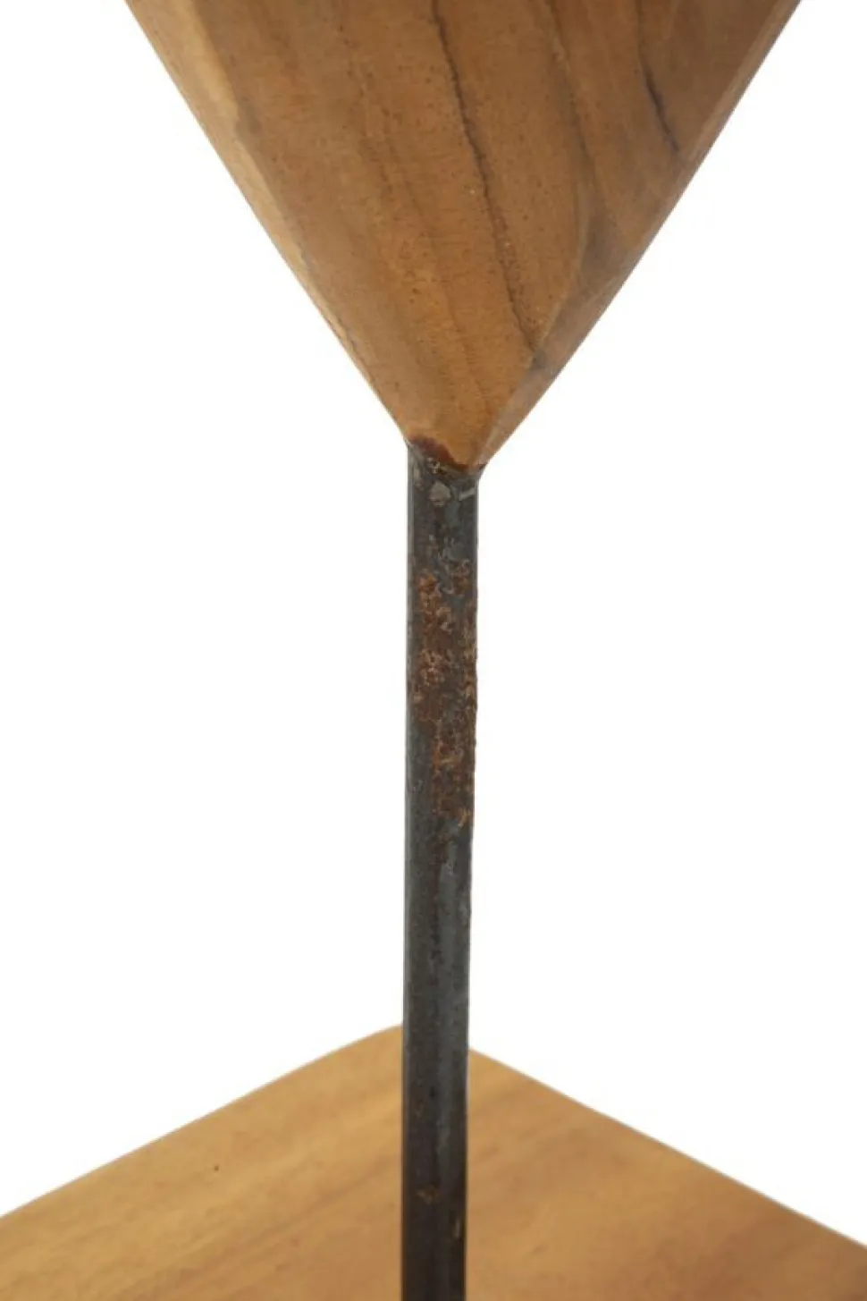 Sculpture en cœur Teck recyclé socle métal