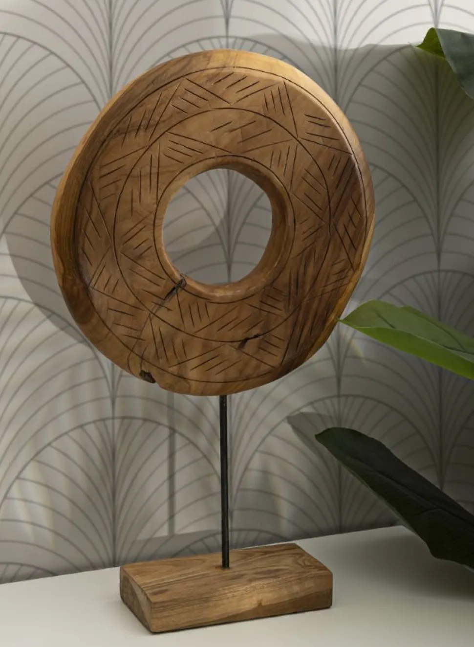Sculpture ronde Teck recyclé motifs irréguliers