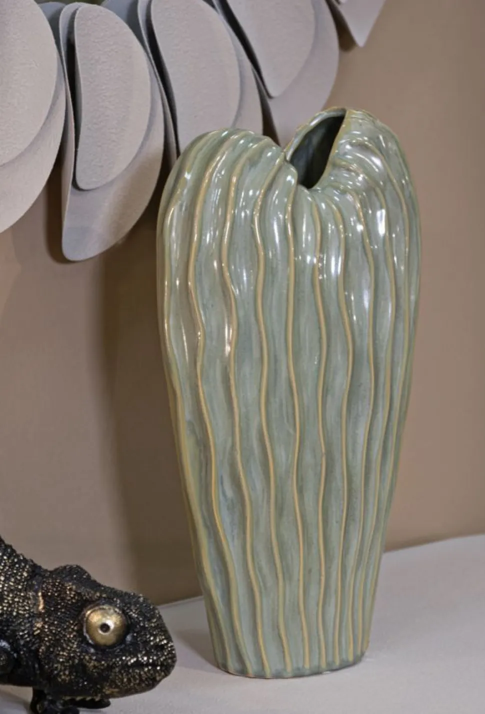 Vase décoratif en céramique texturée Vert