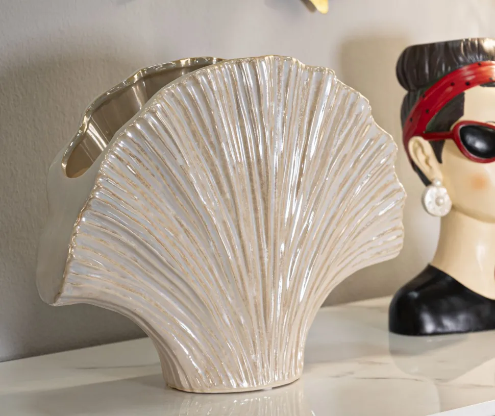 Vase design coquillage finition perlée et brillante