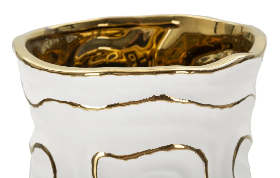 Vase en céramique blanche avec lignes dorées