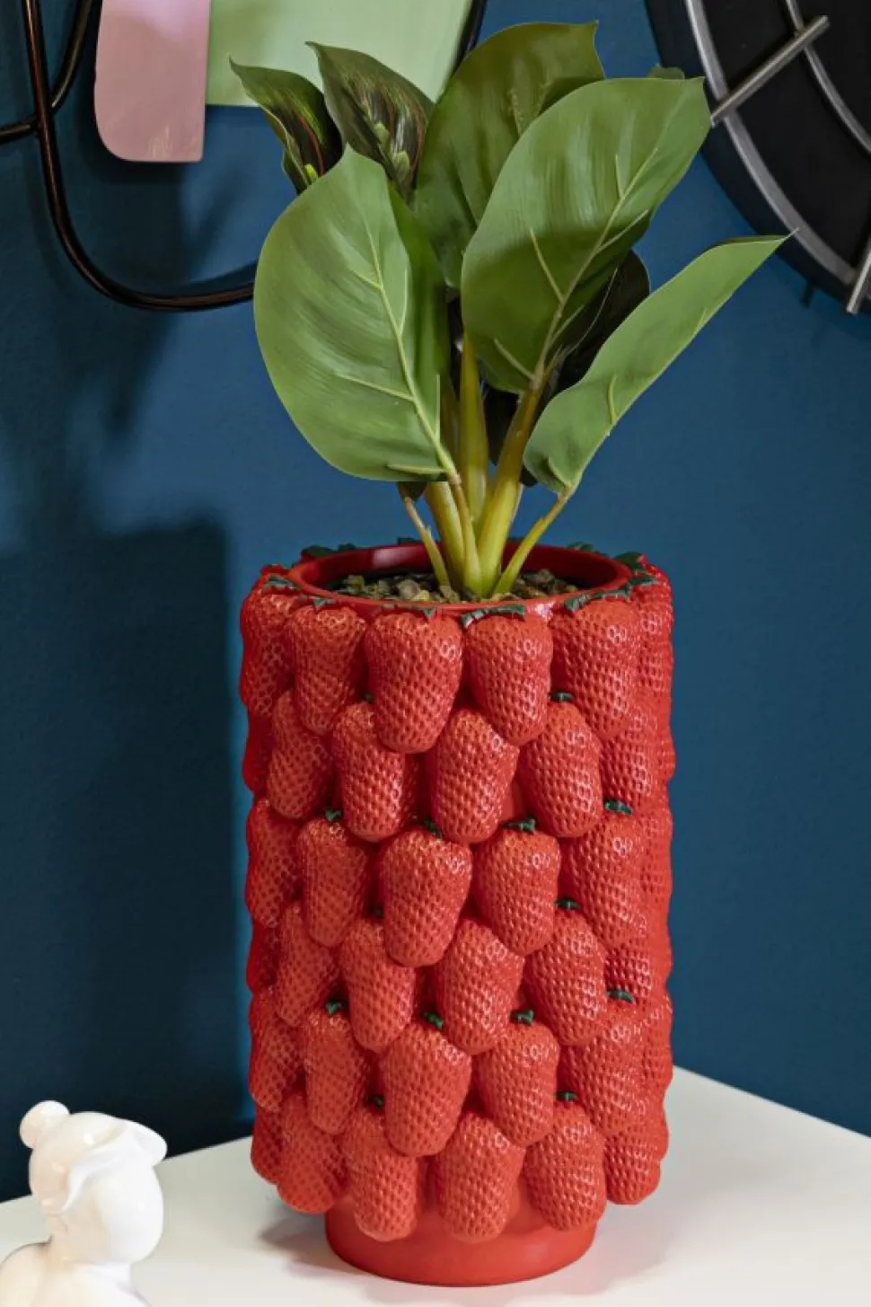 Vase en polyrésine rouge fraises