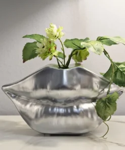 Vase en résine argentée Lips