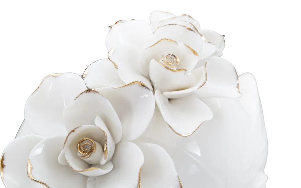 Vase féminin en porcelaine décoré d'une couronne de fleurs blanc et or