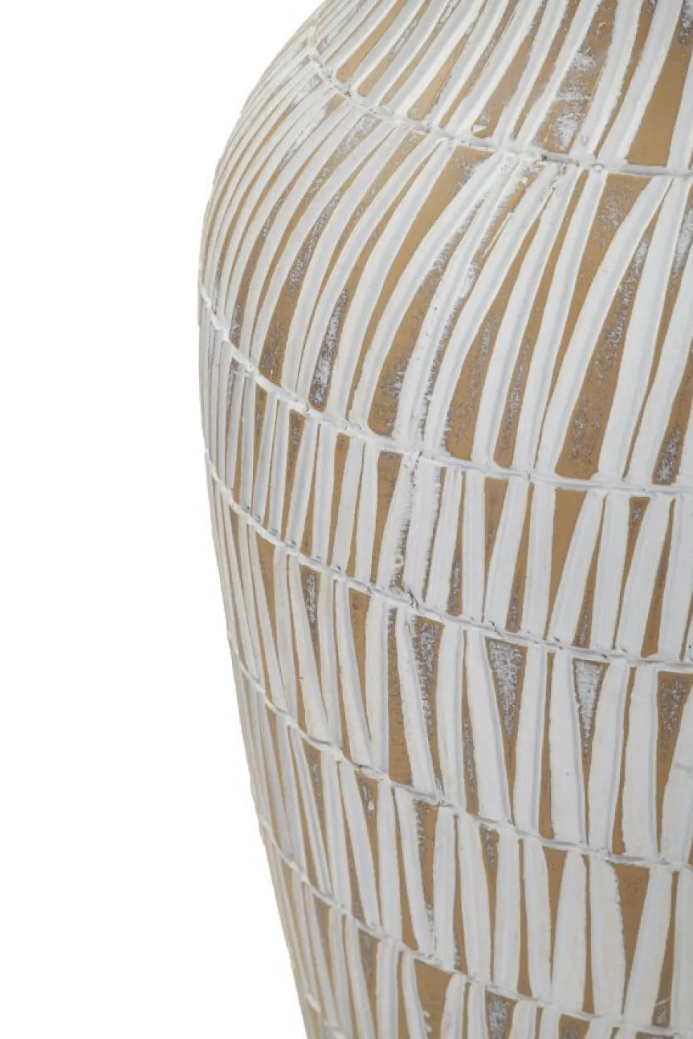 Vase polyrésine blanc décoré de sculptures géométriques et linéaires dorées