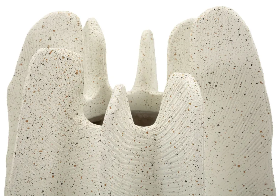 Vase sculptural en résine polyester Beige