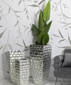 Vases ronds en métal argenté avec motifs en relief Set de 3
