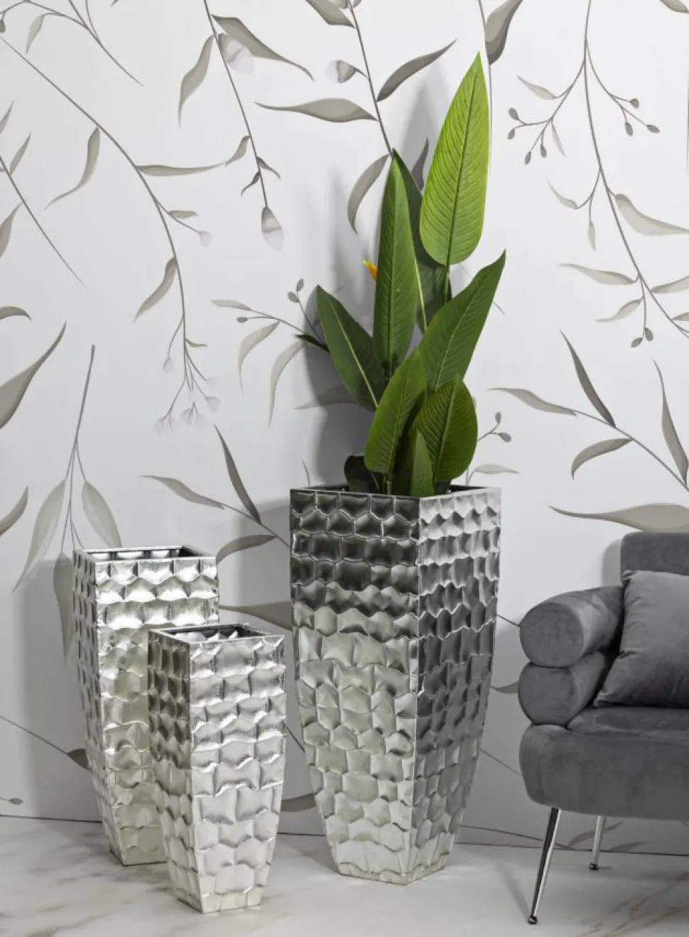 Vases ronds en métal argenté avec motifs en relief Set de 3