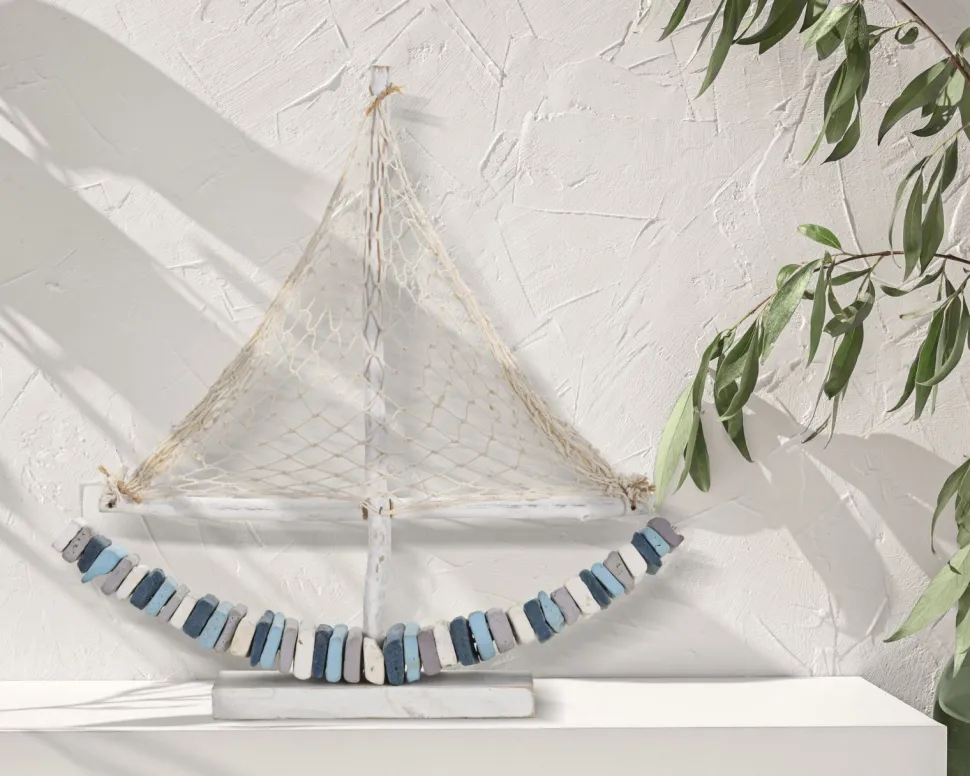 Voilier en bois massif avec voile en tissu et coque multicolore